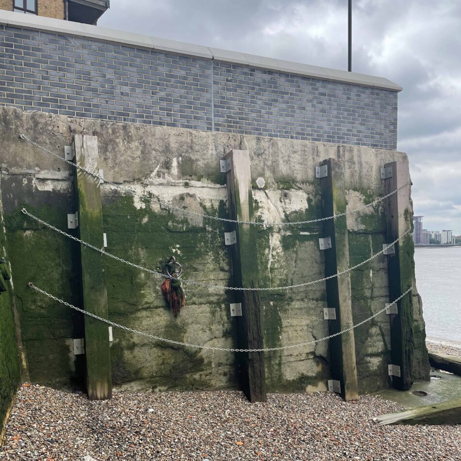 L'Accoya utilisé pour des berges au bord de la Tamise