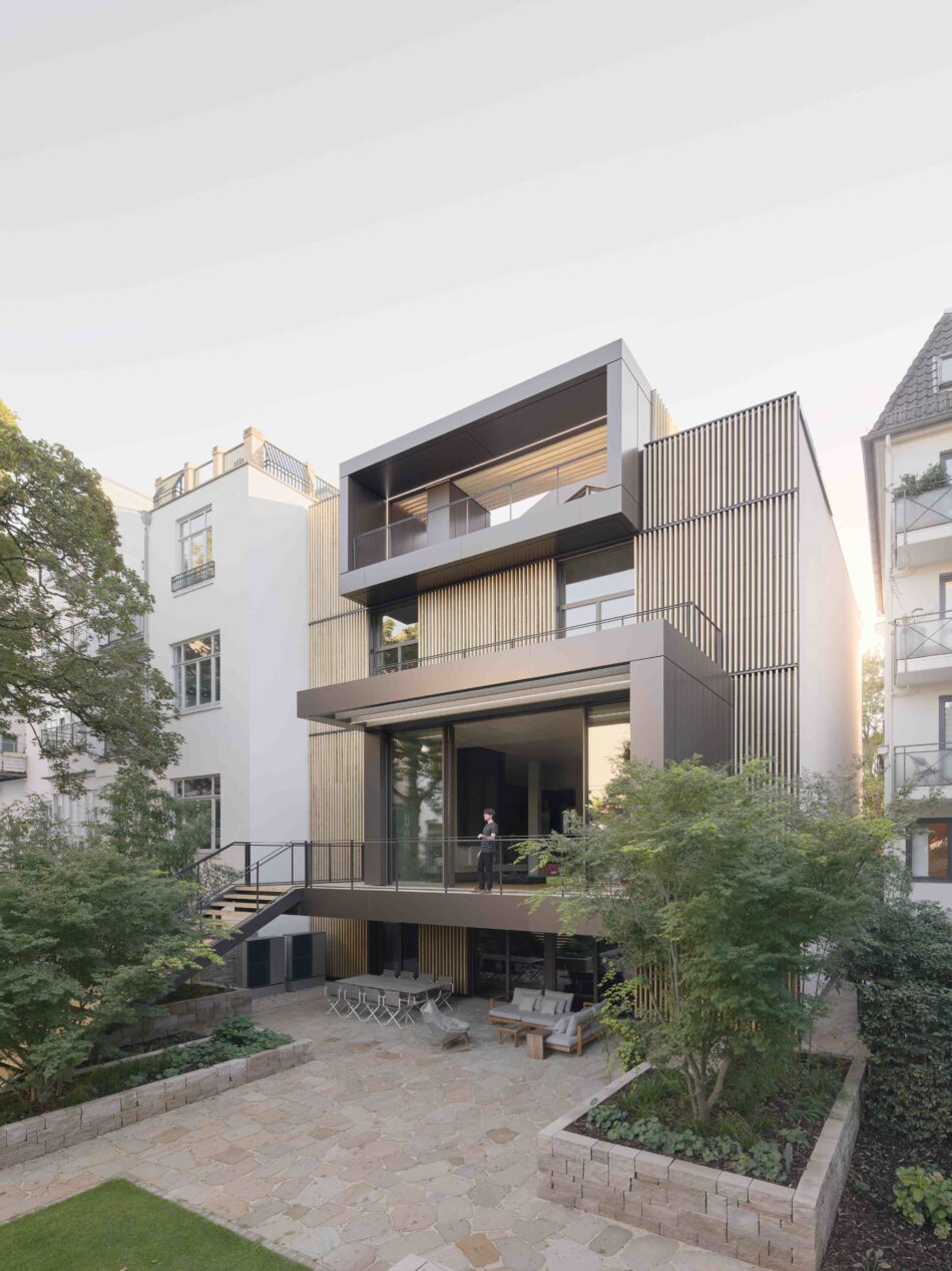 Rénovation de la Villa M avec un bardage et une terrasse Accoya