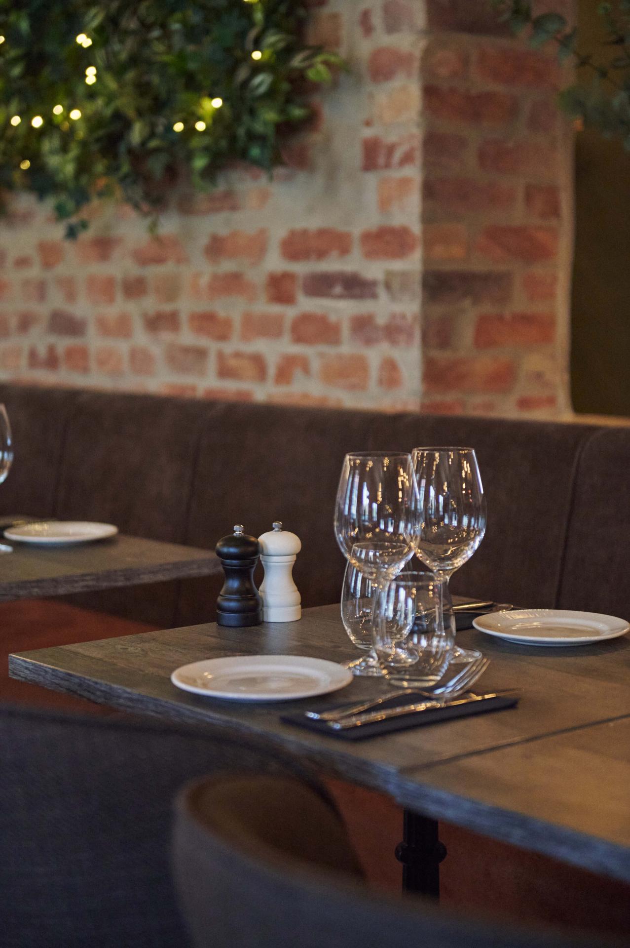 Un restaurant moderne et accueillant