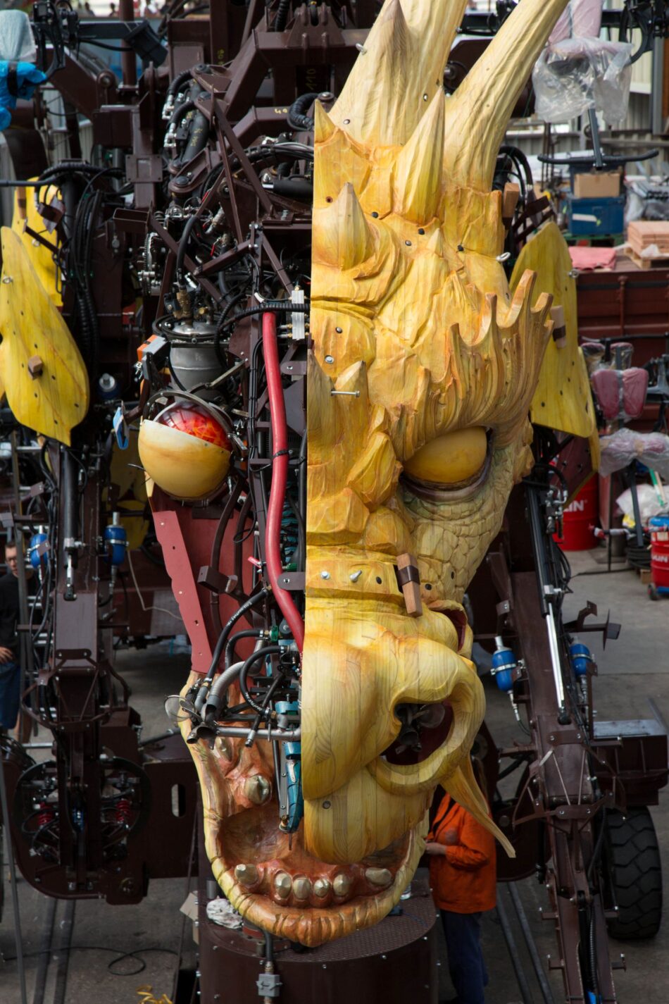 Long Ma : une machine monumentale en bois Accoya
