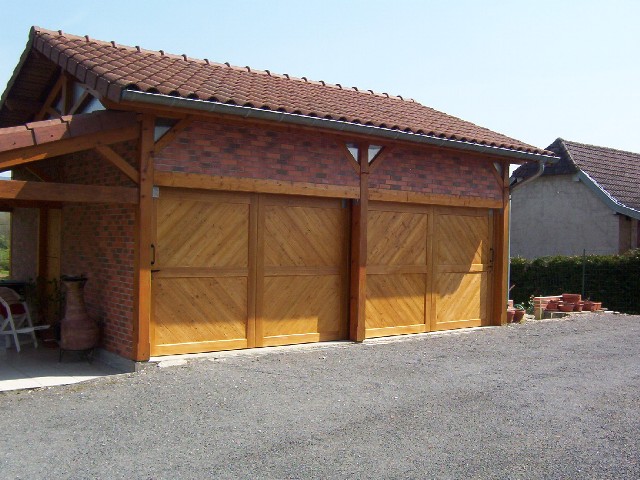Porte de garage bois sur mesure Berthaud