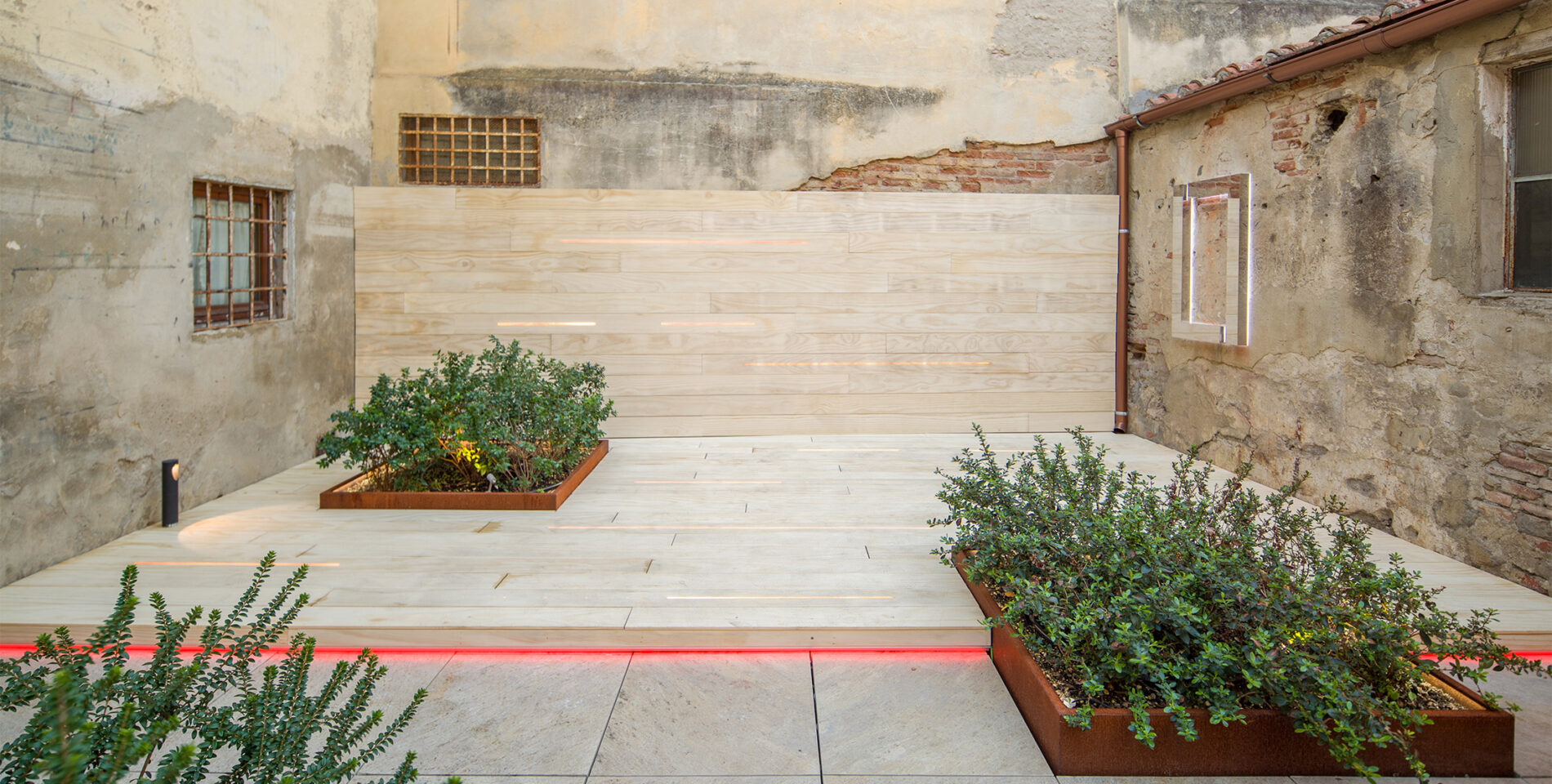 Terrasse avec éclairage LED intégré