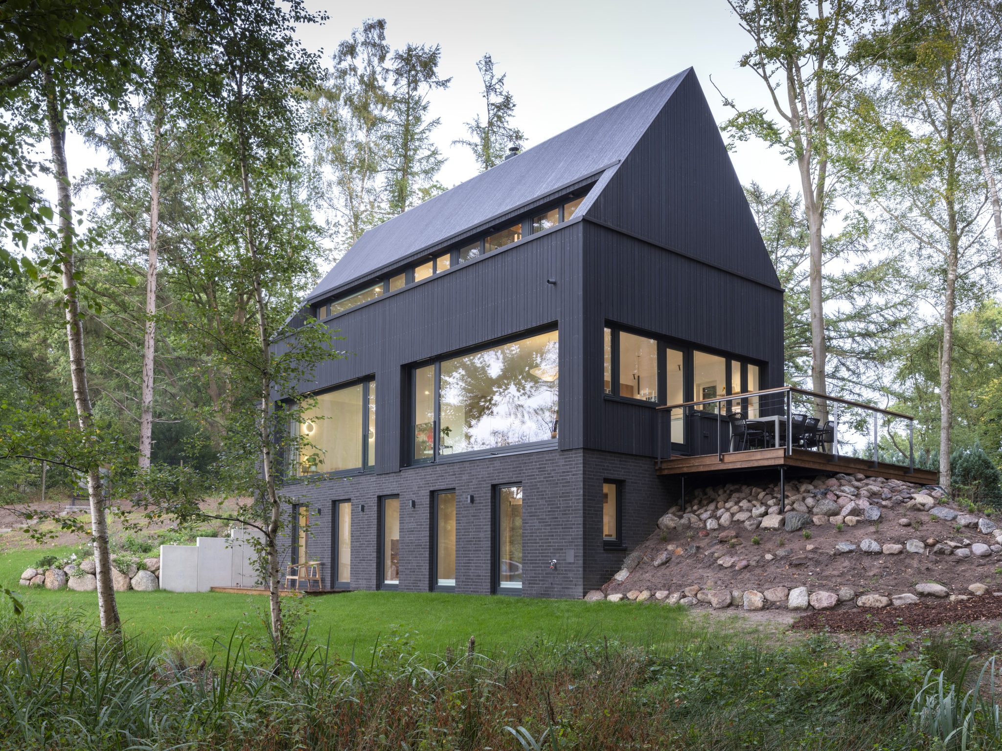 Maison à bardage Kebony noir, Warder
