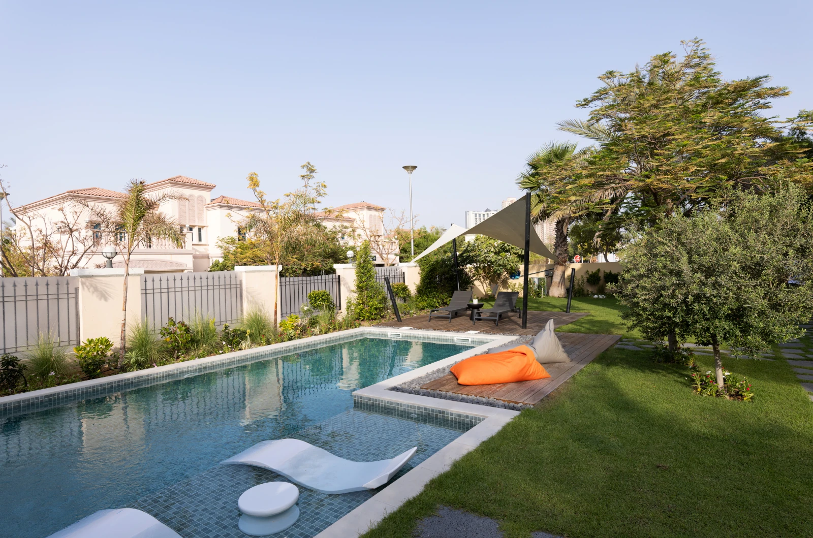 Terrasse de piscine, Jumeirah Village Triangle, Dubaï